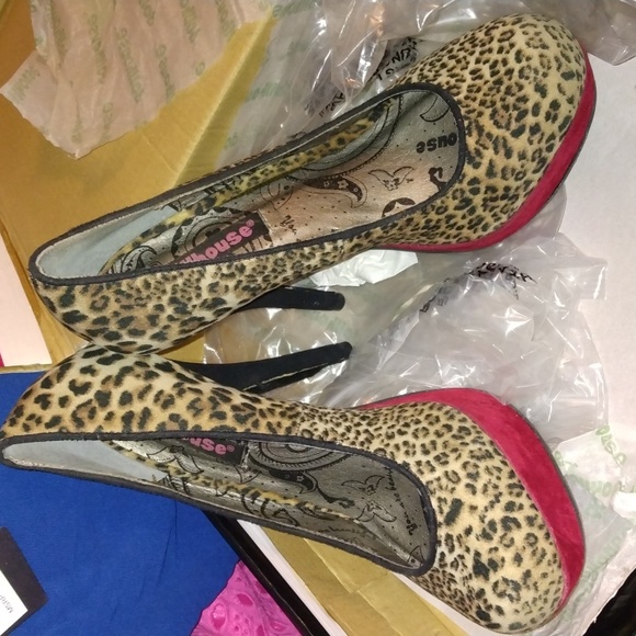 DOLLHOUSE SIZE 5.5 LEOPARD PRINT PUMP - Picture 3 of 17
